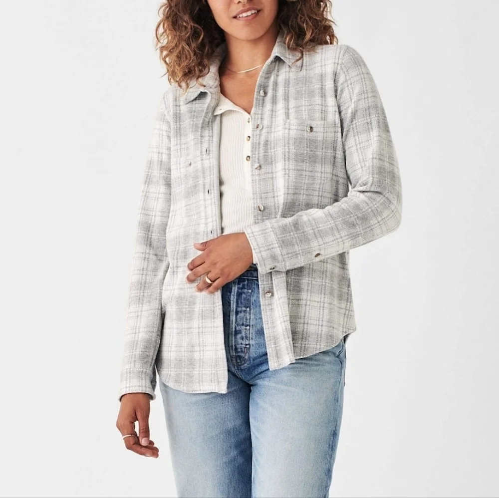 NEW Faherty Legend Sweater Shirt Button-Up Winter Clouds Plaid Gray Cream Med - Picture 1 of 13